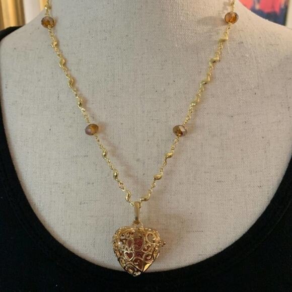 Essential oil diffuser heart necklace gold‎ locket - Picture 1 of 6